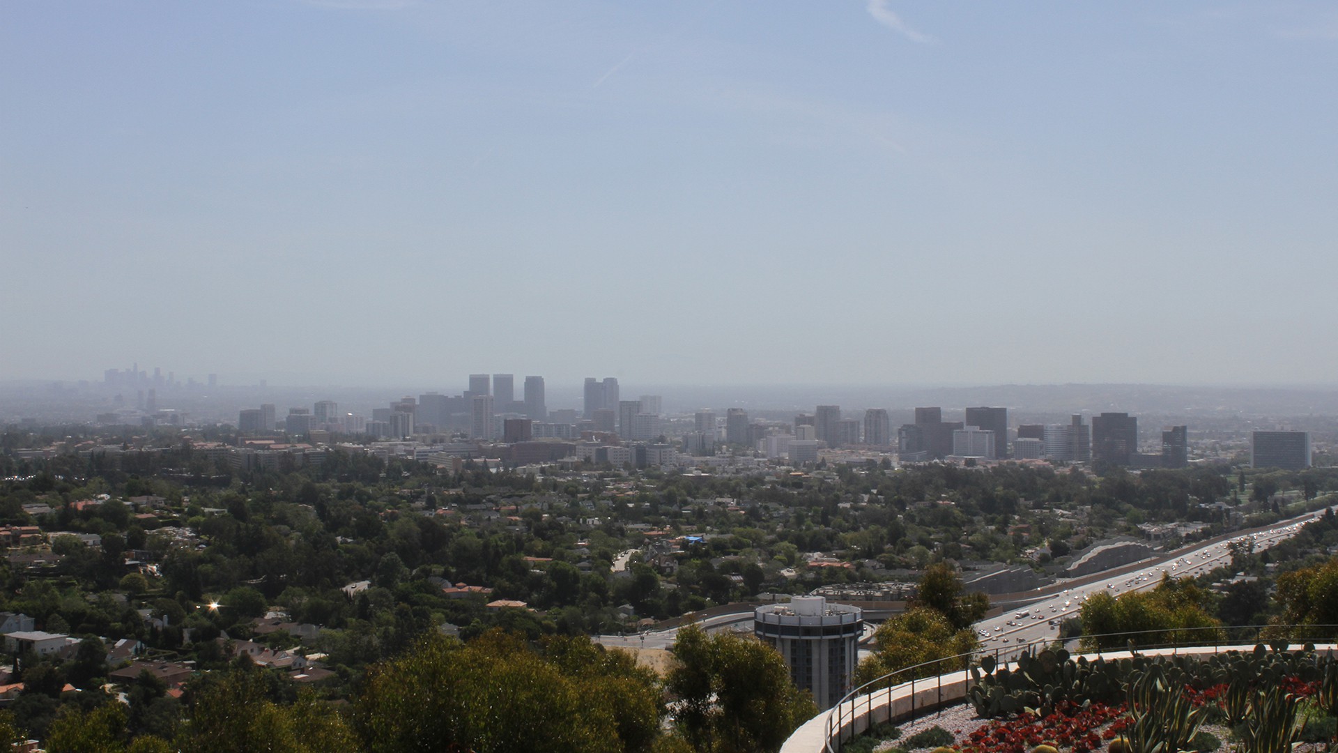 A haze over the Los Angeles skyline. Agreements between California and Mexico aim to reduce carbon emissions while preserving forests and protecting indigenous people. (Photo by Carolina Lopez.)